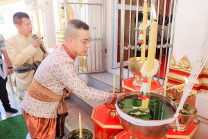 มรภ.เทพสตรี ร่วมพิธีพุทธาภิเษกเข็มกลัดที่ระลึกงานแผ่นดินสมเด็จพระนารายณ์มหาราช ประจำปี พ.ศ. 2569 รุ่นนั่งบัลลังก์ ครบรอบ 370 ปี แห่งการขึ้นครองราชย์ เพื่อมอบให้ผู้ร่วมรำบวงสรวงและคณะกรรมการจัดงานแผ่นดินฯ เพื่อความเป็นสิริมงคล