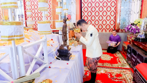 มรภ.เทพสตรี ร่วมพิธีพุทธาภิเษกเข็มกลัดที่ระลึกงานแผ่นดินสมเด็จพระนารายณ์มหาราช ประจำปี พ.ศ. 2569 รุ่นนั่งบัลลังก์ ครบรอบ 370 ปี แห่งการขึ้นครองราชย์ เพื่อมอบให้ผู้ร่วมรำบวงสรวงและคณะกรรมการจัดงานแผ่นดินฯ เพื่อความเป็นสิริมงคล