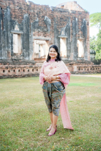 อธิการบดี มรภ.เทพสตรี ร่วมสืบสานอัตลักษณ์เมืองละโว้ แต่งกายย้อนยุค ถ่ายทำ MV ประชาสัมพันธ์งานแผ่นดินสมเด็จพระนารายณ์มหาราช ประจำปี พ.ศ. 2569 ร่วมกับหัวหน้าส่วนราชการในจังหวัดลพบุรี