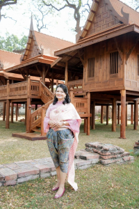 อธิการบดี มรภ.เทพสตรี ร่วมสืบสานอัตลักษณ์เมืองละโว้ แต่งกายย้อนยุค ถ่ายทำ MV ประชาสัมพันธ์งานแผ่นดินสมเด็จพระนารายณ์มหาราช ประจำปี พ.ศ. 2569 ร่วมกับหัวหน้าส่วนราชการในจังหวัดลพบุรี