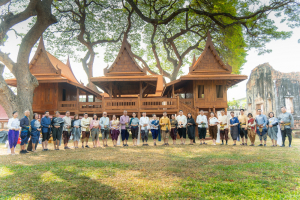 อธิการบดี มรภ.เทพสตรี ร่วมสืบสานอัตลักษณ์เมืองละโว้ แต่งกายย้อนยุค ถ่ายทำ MV ประชาสัมพันธ์งานแผ่นดินสมเด็จพระนารายณ์มหาราช ประจำปี พ.ศ. 2569 ร่วมกับหัวหน้าส่วนราชการในจังหวัดลพบุรี