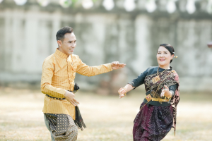 อธิการบดี มรภ.เทพสตรี ร่วมสืบสานอัตลักษณ์เมืองละโว้ แต่งกายย้อนยุค ถ่ายทำ MV ประชาสัมพันธ์งานแผ่นดินสมเด็จพระนารายณ์มหาราช ประจำปี พ.ศ. 2569 ร่วมกับหัวหน้าส่วนราชการในจังหวัดลพบุรี