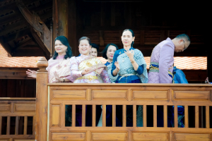 อธิการบดี มรภ.เทพสตรี ร่วมสืบสานอัตลักษณ์เมืองละโว้ แต่งกายย้อนยุค ถ่ายทำ MV ประชาสัมพันธ์งานแผ่นดินสมเด็จพระนารายณ์มหาราช ประจำปี พ.ศ. 2569 ร่วมกับหัวหน้าส่วนราชการในจังหวัดลพบุรี