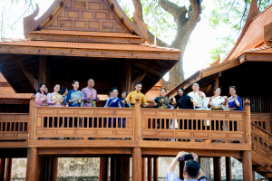 อธิการบดี มรภ.เทพสตรี ร่วมสืบสานอัตลักษณ์เมืองละโว้ แต่งกายย้อนยุค ถ่ายทำ MV ประชาสัมพันธ์งานแผ่นดินสมเด็จพระนารายณ์มหาราช ประจำปี พ.ศ. 2569 ร่วมกับหัวหน้าส่วนราชการในจังหวัดลพบุรี