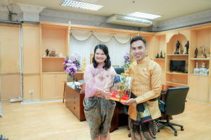 อธิการบดี มรภ.เทพสตรี นำคณะผู้บริหาร อาจารย์ และผู้แทนบุคลากร เข้าคารวะขอพรปีใหม่ผู้ว่าราชการจังหวัดลพบุรี และคณะรองผู้ว่าราชการจังหวัดลพบุรี