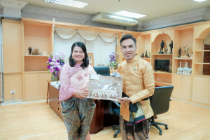 อธิการบดี มรภ.เทพสตรี นำคณะผู้บริหาร อาจารย์ และผู้แทนบุคลากร เข้าคารวะขอพรปีใหม่ผู้ว่าราชการจังหวัดลพบุรี และคณะรองผู้ว่าราชการจังหวัดลพบุรี