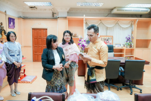 อธิการบดี มรภ.เทพสตรี นำคณะผู้บริหาร อาจารย์ และผู้แทนบุคลากร เข้าคารวะขอพรปีใหม่ผู้ว่าราชการจังหวัดลพบุรี และคณะรองผู้ว่าราชการจังหวัดลพบุรี