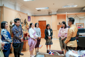 อธิการบดี มรภ.เทพสตรี นำคณะผู้บริหาร อาจารย์ และผู้แทนบุคลากร เข้าคารวะขอพรปีใหม่ผู้ว่าราชการจังหวัดลพบุรี และคณะรองผู้ว่าราชการจังหวัดลพบุรี