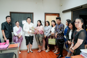 อธิการบดี มรภ.เทพสตรี นำคณะผู้บริหาร อาจารย์ และผู้แทนบุคลากร เข้าคารวะขอพรปีใหม่ผู้ว่าราชการจังหวัดลพบุรี และคณะรองผู้ว่าราชการจังหวัดลพบุรี