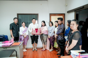 อธิการบดี มรภ.เทพสตรี นำคณะผู้บริหาร อาจารย์ และผู้แทนบุคลากร เข้าคารวะขอพรปีใหม่ผู้ว่าราชการจังหวัดลพบุรี และคณะรองผู้ว่าราชการจังหวัดลพบุรี