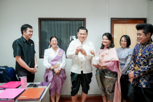 อธิการบดี มรภ.เทพสตรี นำคณะผู้บริหาร อาจารย์ และผู้แทนบุคลากร เข้าคารวะขอพรปีใหม่ผู้ว่าราชการจังหวัดลพบุรี และคณะรองผู้ว่าราชการจังหวัดลพบุรี