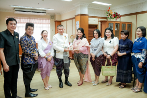 อธิการบดี มรภ.เทพสตรี นำคณะผู้บริหาร อาจารย์ และผู้แทนบุคลากร เข้าคารวะขอพรปีใหม่ผู้ว่าราชการจังหวัดลพบุรี และคณะรองผู้ว่าราชการจังหวัดลพบุรี