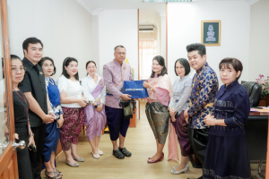 อธิการบดี มรภ.เทพสตรี นำคณะผู้บริหาร อาจารย์ และผู้แทนบุคลากร เข้าคารวะขอพรปีใหม่ผู้ว่าราชการจังหวัดลพบุรี และคณะรองผู้ว่าราชการจังหวัดลพบุรี