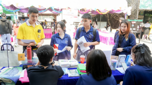 งานสื่อสารองค์กร มรภ.เทพสตรี ร่วมกับคณะวิทยาศาสตร์และเทคโนโลยี และกองบริการการศึกษา จัดบูธประชาสัมพันธ์การรับสมัครนักศึกษาเคลื่อนที่ ยกระดับการสื่อสารสู่มาตรฐานสากล