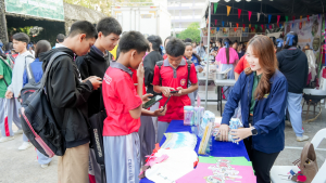 งานสื่อสารองค์กร มรภ.เทพสตรี ร่วมกับคณะวิทยาศาสตร์และเทคโนโลยี และกองบริการการศึกษา จัดบูธประชาสัมพันธ์การรับสมัครนักศึกษาเคลื่อนที่ ยกระดับการสื่อสารสู่มาตรฐานสากล