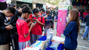 งานสื่อสารองค์กร มรภ.เทพสตรี ร่วมกับคณะวิทยาศาสตร์และเทคโนโลยี และกองบริการการศึกษา จัดบูธประชาสัมพันธ์การรับสมัครนักศึกษาเคลื่อนที่ ยกระดับการสื่อสารสู่มาตรฐานสากล