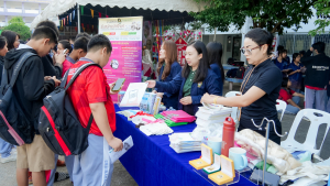 งานสื่อสารองค์กร มรภ.เทพสตรี ร่วมกับคณะวิทยาศาสตร์และเทคโนโลยี และกองบริการการศึกษา จัดบูธประชาสัมพันธ์การรับสมัครนักศึกษาเคลื่อนที่ ยกระดับการสื่อสารสู่มาตรฐานสากล