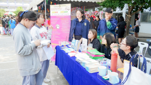 งานสื่อสารองค์กร มรภ.เทพสตรี ร่วมกับคณะวิทยาศาสตร์และเทคโนโลยี และกองบริการการศึกษา จัดบูธประชาสัมพันธ์การรับสมัครนักศึกษาเคลื่อนที่ ยกระดับการสื่อสารสู่มาตรฐานสากล