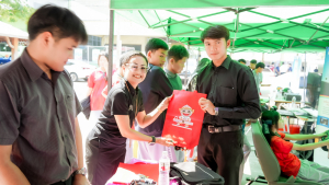 งานสื่อสารองค์กร มรภ.เทพสตรี ร่วมกับคณะวิทยาศาสตร์และเทคโนโลยี และกองบริการการศึกษา จัดบูธประชาสัมพันธ์การรับสมัครนักศึกษาเคลื่อนที่ ยกระดับการสื่อสารสู่มาตรฐานสากล