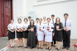 อธิการบดี มรภ.เทพสตรี นำคณะผู้บริหาร คณาจารย์ บุคลากร นักเรียน นักศึกษา วางพวงมาลาและกราบถวายบังคมพระบรมศพ สมเด็จพระนางเจ้าสิริกิติ์ พระบรมราชินีนาถ พระบรมราชชนนีพันปีหลวง