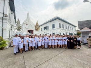 อธิการบดี มรภ.เทพสตรี นำคณะผู้บริหาร คณาจารย์ บุคลากร นักเรียน นักศึกษา วางพวงมาลาและกราบถวายบังคมพระบรมศพ สมเด็จพระนางเจ้าสิริกิติ์ พระบรมราชินีนาถ พระบรมราชชนนีพันปีหลวง