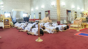 อธิการบดี มรภ.เทพสตรี นำคณะผู้บริหาร คณาจารย์ บุคลากร นักเรียน นักศึกษา วางพวงมาลาและกราบถวายบังคมพระบรมศพ สมเด็จพระนางเจ้าสิริกิติ์ พระบรมราชินีนาถ พระบรมราชชนนีพันปีหลวง