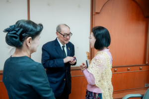 มรภ.เทพสตรี และหัวหน้าส่วนราชการ ต้อนรับคณะทำงานทางวิชาการสภากาชาดไทย ในโอกาสนิเทศและตรวจเยี่ยมโครงการส่งเสริมและพัฒนาการพูด อ่าน เขียนภาษาไทย ของโรงเรียน จ.ลพบุรี