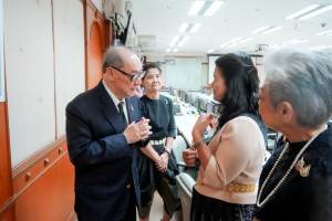 มรภ.เทพสตรี และหัวหน้าส่วนราชการ ต้อนรับคณะทำงานทางวิชาการสภากาชาดไทย ในโอกาสนิเทศและตรวจเยี่ยมโครงการส่งเสริมและพัฒนาการพูด อ่าน เขียนภาษาไทย ของโรงเรียน จ.ลพบุรี