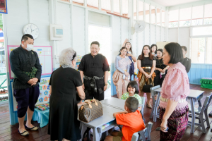 มรภ.เทพสตรี และหัวหน้าส่วนราชการ ต้อนรับคณะทำงานทางวิชาการสภากาชาดไทย ในโอกาสนิเทศและตรวจเยี่ยมโครงการส่งเสริมและพัฒนาการพูด อ่าน เขียนภาษาไทย ของโรงเรียน จ.ลพบุรี