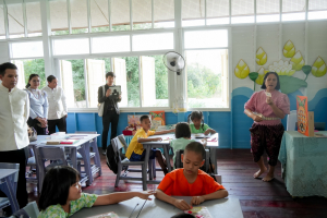 มรภ.เทพสตรี และหัวหน้าส่วนราชการ ต้อนรับคณะทำงานทางวิชาการสภากาชาดไทย ในโอกาสนิเทศและตรวจเยี่ยมโครงการส่งเสริมและพัฒนาการพูด อ่าน เขียนภาษาไทย ของโรงเรียน จ.ลพบุรี