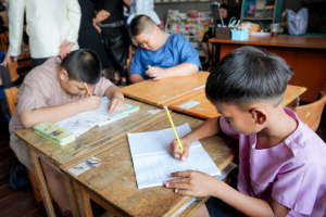 มรภ.เทพสตรี และหัวหน้าส่วนราชการ ต้อนรับคณะทำงานทางวิชาการสภากาชาดไทย ในโอกาสนิเทศและตรวจเยี่ยมโครงการส่งเสริมและพัฒนาการพูด อ่าน เขียนภาษาไทย ของโรงเรียน จ.ลพบุรี