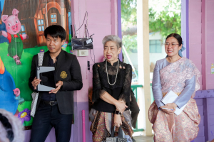 มรภ.เทพสตรี และหัวหน้าส่วนราชการ ต้อนรับคณะทำงานทางวิชาการสภากาชาดไทย ในโอกาสนิเทศและตรวจเยี่ยมโครงการส่งเสริมและพัฒนาการพูด อ่าน เขียนภาษาไทย ของโรงเรียน จ.ลพบุรี