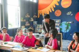 มรภ.เทพสตรี และหัวหน้าส่วนราชการ ต้อนรับคณะทำงานทางวิชาการสภากาชาดไทย ในโอกาสนิเทศและตรวจเยี่ยมโครงการส่งเสริมและพัฒนาการพูด อ่าน เขียนภาษาไทย ของโรงเรียน จ.ลพบุรี