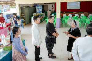 มรภ.เทพสตรี และหัวหน้าส่วนราชการ ต้อนรับคณะทำงานทางวิชาการสภากาชาดไทย ในโอกาสนิเทศและตรวจเยี่ยมโครงการส่งเสริมและพัฒนาการพูด อ่าน เขียนภาษาไทย ของโรงเรียน จ.ลพบุรี