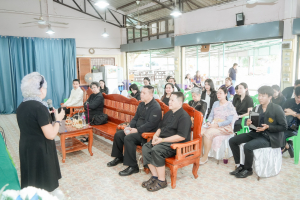มรภ.เทพสตรี และหัวหน้าส่วนราชการ ต้อนรับคณะทำงานทางวิชาการสภากาชาดไทย ในโอกาสนิเทศและตรวจเยี่ยมโครงการส่งเสริมและพัฒนาการพูด อ่าน เขียนภาษาไทย ของโรงเรียน จ.ลพบุรี