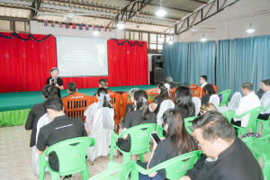 มรภ.เทพสตรี และหัวหน้าส่วนราชการ ต้อนรับคณะทำงานทางวิชาการสภากาชาดไทย ในโอกาสนิเทศและตรวจเยี่ยมโครงการส่งเสริมและพัฒนาการพูด อ่าน เขียนภาษาไทย ของโรงเรียน จ.ลพบุรี