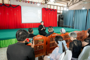 มรภ.เทพสตรี และหัวหน้าส่วนราชการ ต้อนรับคณะทำงานทางวิชาการสภากาชาดไทย ในโอกาสนิเทศและตรวจเยี่ยมโครงการส่งเสริมและพัฒนาการพูด อ่าน เขียนภาษาไทย ของโรงเรียน จ.ลพบุรี