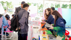 งานสื่อสารองค์กร มรภ.เทพสตรี ร่วมกับกองบริการการศึกษา จัดบูธประชาสัมพันธ์การรับสมัครนักศึกษาเคลื่อนที่ ยกระดับการสื่อสารสู่มาตรฐานสากล