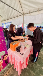 งานสื่อสารองค์กร มรภ.เทพสตรี ร่วมกับกองบริการการศึกษา จัดบูธประชาสัมพันธ์การรับสมัครนักศึกษาเคลื่อนที่ ยกระดับการสื่อสารสู่มาตรฐานสากล