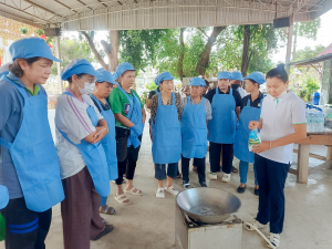 ศูนย์ส่งเสริมการจัดการศึกษาตามพระบรมราโชบาย มรภ.เทพสตรี ลงพื้นที่บางขันหมาก จัดอบรมการทำถั่วกรอบแก้ว หนุนชาวบ้านสร้างอาชีพตามรอยศาสตร์พระราชา