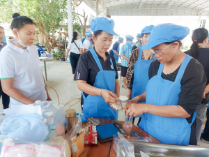 ศูนย์ส่งเสริมการจัดการศึกษาตามพระบรมราโชบาย มรภ.เทพสตรี ลงพื้นที่บางขันหมาก จัดอบรมการทำถั่วกรอบแก้ว หนุนชาวบ้านสร้างอาชีพตามรอยศาสตร์พระราชา