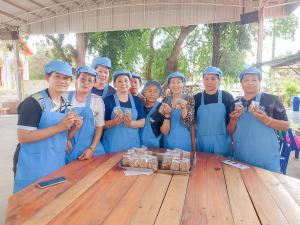 ศูนย์ส่งเสริมการจัดการศึกษาตามพระบรมราโชบาย มรภ.เทพสตรี ลงพื้นที่บางขันหมาก จัดอบรมการทำถั่วกรอบแก้ว หนุนชาวบ้านสร้างอาชีพตามรอยศาสตร์พระราชา