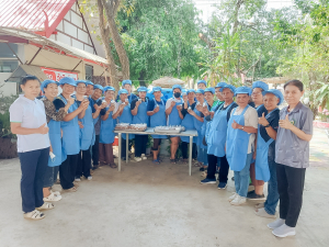 ศูนย์ส่งเสริมการจัดการศึกษาตามพระบรมราโชบาย มรภ.เทพสตรี ลงพื้นที่บางขันหมาก จัดอบรมการทำถั่วกรอบแก้ว หนุนชาวบ้านสร้างอาชีพตามรอยศาสตร์พระราชา