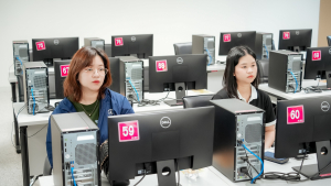 คณะมนุษยศาสตร์ฯ มรภ.เทพสตรี ต้อนรับคณะศึกษาดูงานวิทยาลัยนานาชาติไทย-จีน เพื่อการจัดการ ม.หอการค้าไทย ร่วมแลกเปลี่ยนเรียนรู้ด้านการบริหารจัดการวารสารวิชาการ