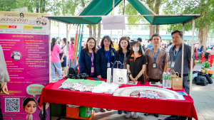 งานสื่อสารองค์กร มรภ.เทพสตรี ร่วมกับกองบริการการศึกษา และกองพัฒนานักศึกษา จัดบูธประชาสัมพันธ์การรับสมัครนักศึกษาเคลื่อนที่ ยกระดับการสื่อสารสู่มาตรฐานสากล