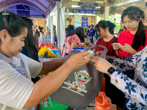  งานสื่อสารองค์กร มรภ.เทพสตรี ร่วมกับคณะวิทยาการจัดการ คณะวิทยาศาสตร์ฯ คณะเทคโนโลยีอุตสาหกรรม กองบริการการศึกษา และกองพัฒนานักศึกษา จัดบูธประชาสัมพันธ์การรับสมัครนักศึกษาเคลื่อนที่ ยกระดับการสื่อสารสู่มาตรฐานสากล