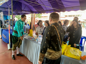  งานสื่อสารองค์กร มรภ.เทพสตรี ร่วมกับคณะวิทยาการจัดการ คณะวิทยาศาสตร์ฯ คณะเทคโนโลยีอุตสาหกรรม กองบริการการศึกษา และกองพัฒนานักศึกษา จัดบูธประชาสัมพันธ์การรับสมัครนักศึกษาเคลื่อนที่ ยกระดับการสื่อสารสู่มาตรฐานสากล