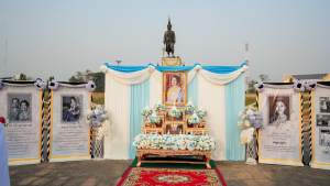 มรภ.เทพสตรี ร่วมพิธีทำบุญตักบาตรอุทิศถวายพระราชกุศลแด่ สมเด็จพระนางเจ้าสิริกิติ์ พระบรมราชินีนาถ พระบรมราชชนนีพันปีหลวง ครบสตมวาร (100 วัน)