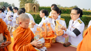 มรภ.เทพสตรี ร่วมพิธีทำบุญตักบาตรอุทิศถวายพระราชกุศลแด่ สมเด็จพระนางเจ้าสิริกิติ์ พระบรมราชินีนาถ พระบรมราชชนนีพันปีหลวง ครบสตมวาร (100 วัน)