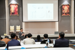 สำนักศิลปะและวัฒนธรรม ยกระดับ “สำรับเทพสตรี” สู่สากล จัดอบรมทักษะงานบริการบนโต๊ะอาหารระดับมืออาชีพ สร้างประสบการณ์ Soft Power อาหาร 3 บุรี